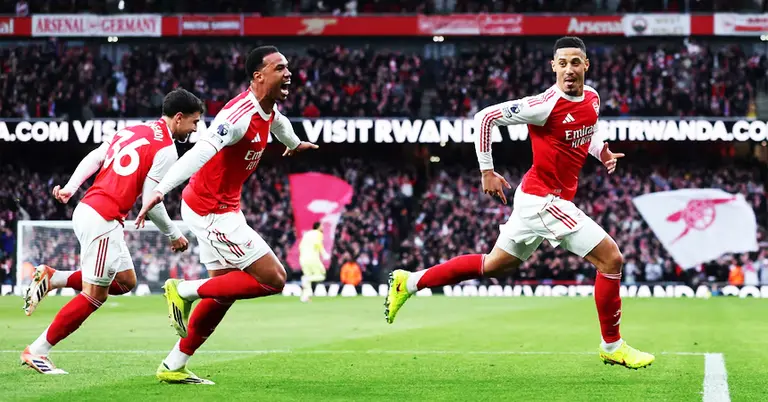 উদযাপনে আর্সেনালের খেলোয়াড়রা